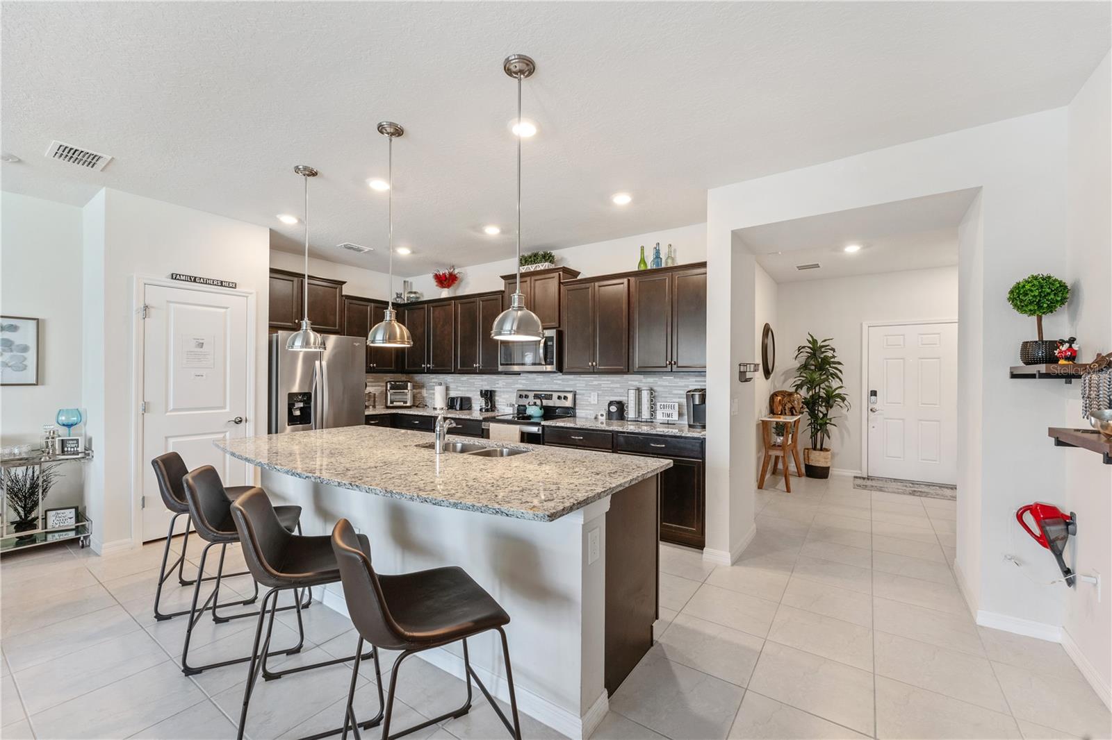 Image 3 of 37 For 921 Paradise Drive