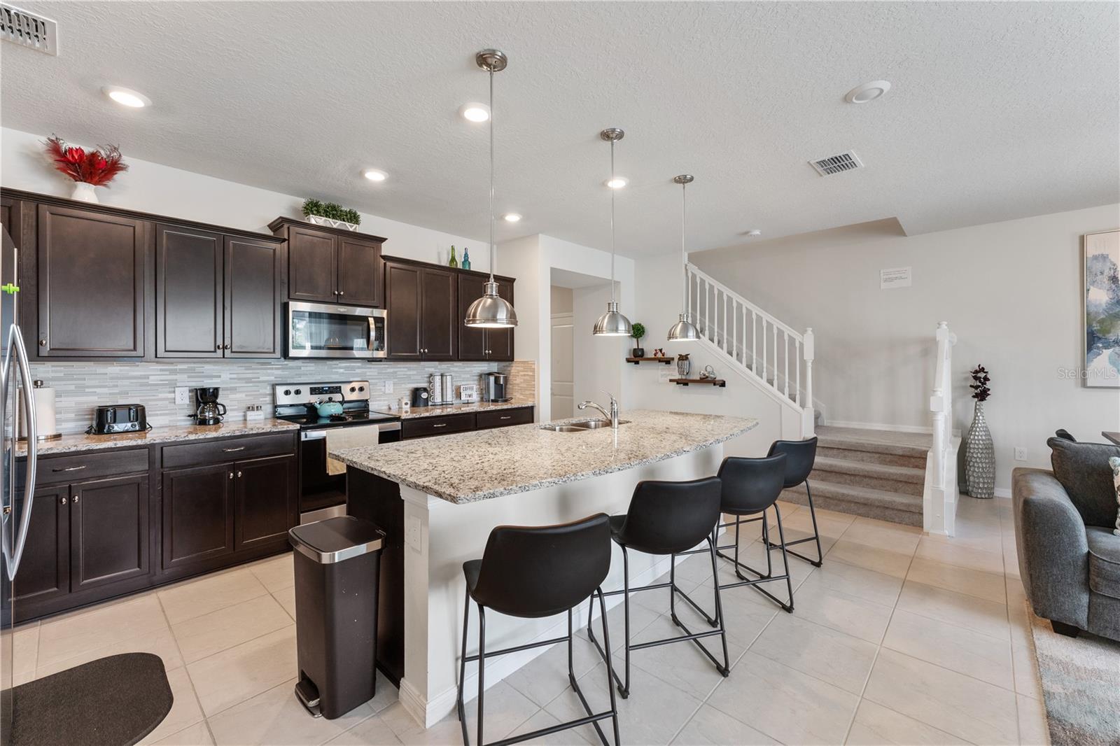 Image 4 of 37 For 921 Paradise Drive