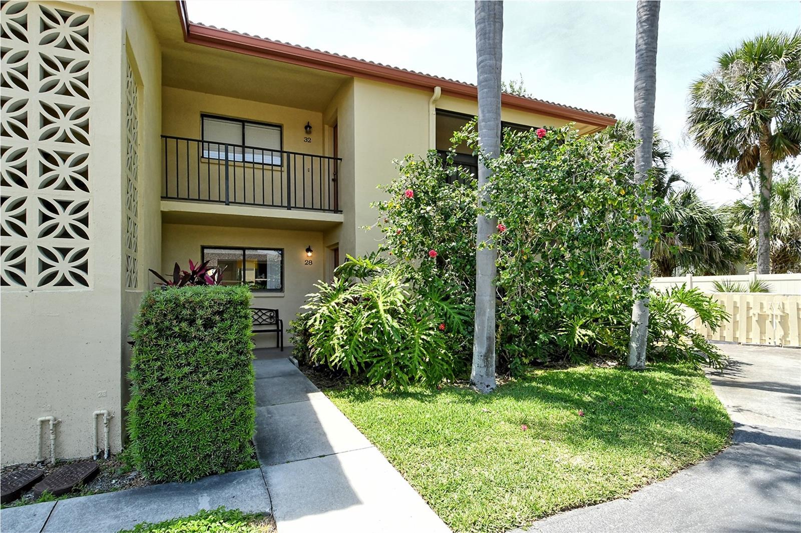 Image 2 of 40 For 2531 Bayshore Gardens Parkway 28