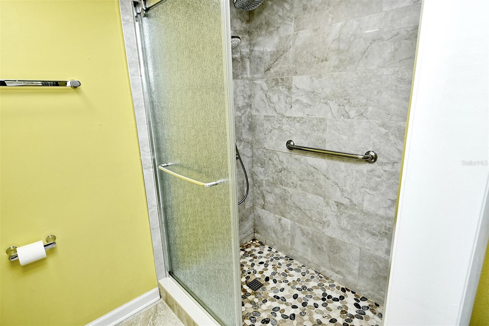 Image 23 of 40 For 2531 Bayshore Gardens Parkway 28