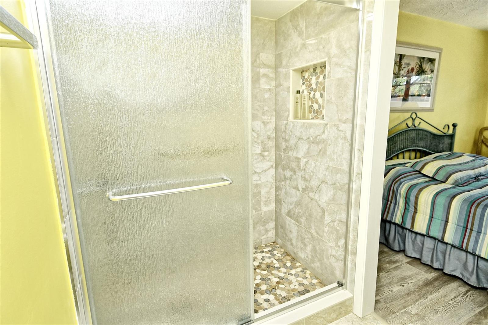 Image 24 of 40 For 2531 Bayshore Gardens Parkway 28