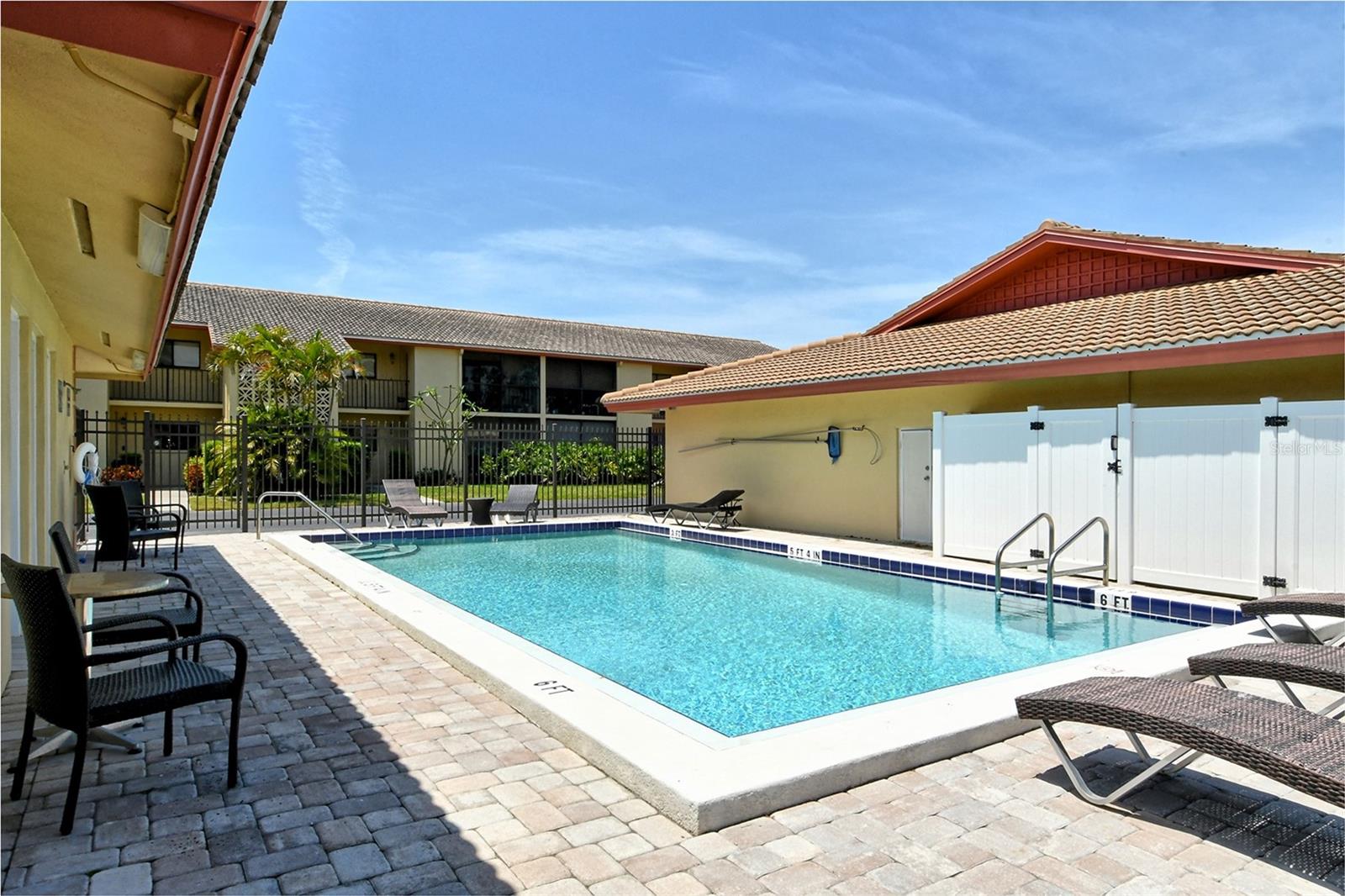 Image 30 of 40 For 2531 Bayshore Gardens Parkway 28