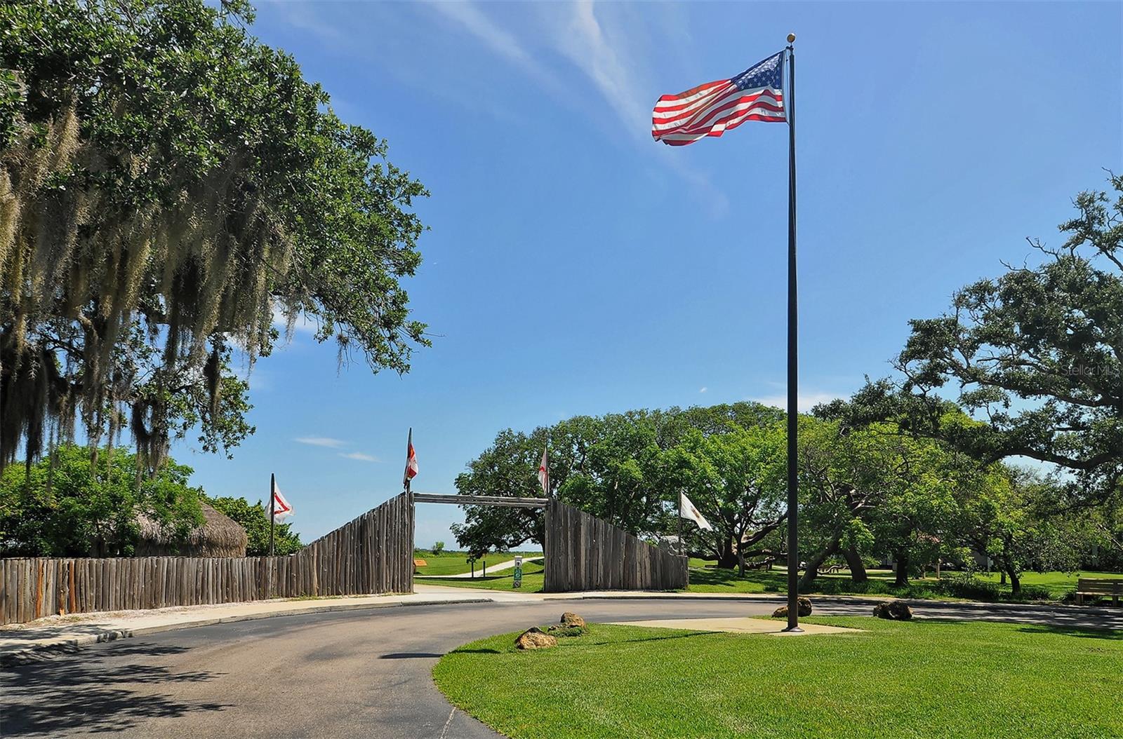 Image 36 of 40 For 2531 Bayshore Gardens Parkway 28