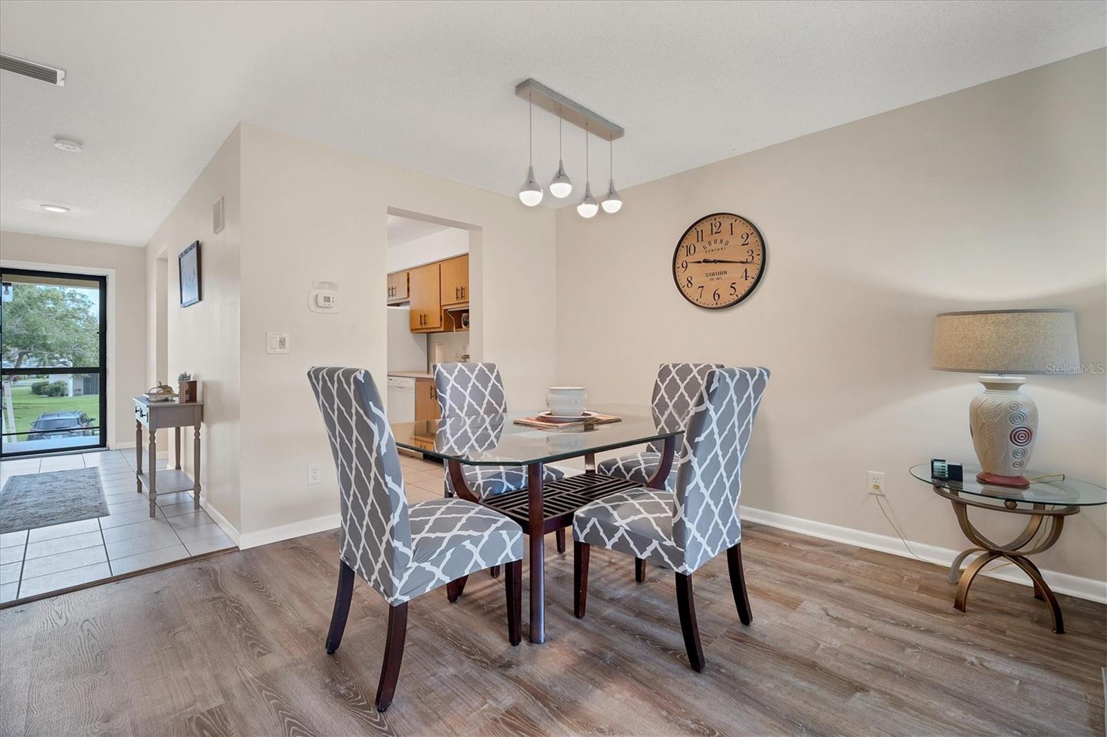 Image 11 of 32 For 4614 Longwater  82