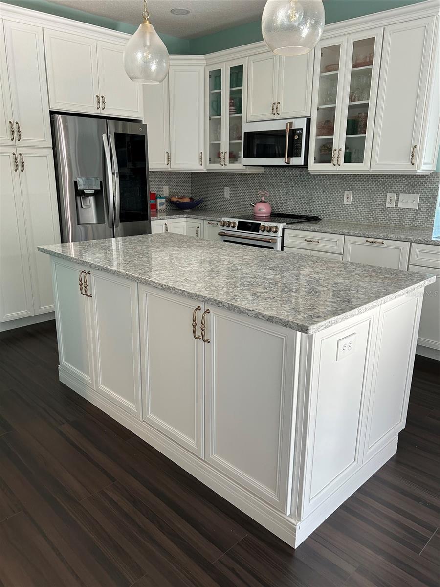 Image 21 of 25 For 1600 Twin Oaks Circle