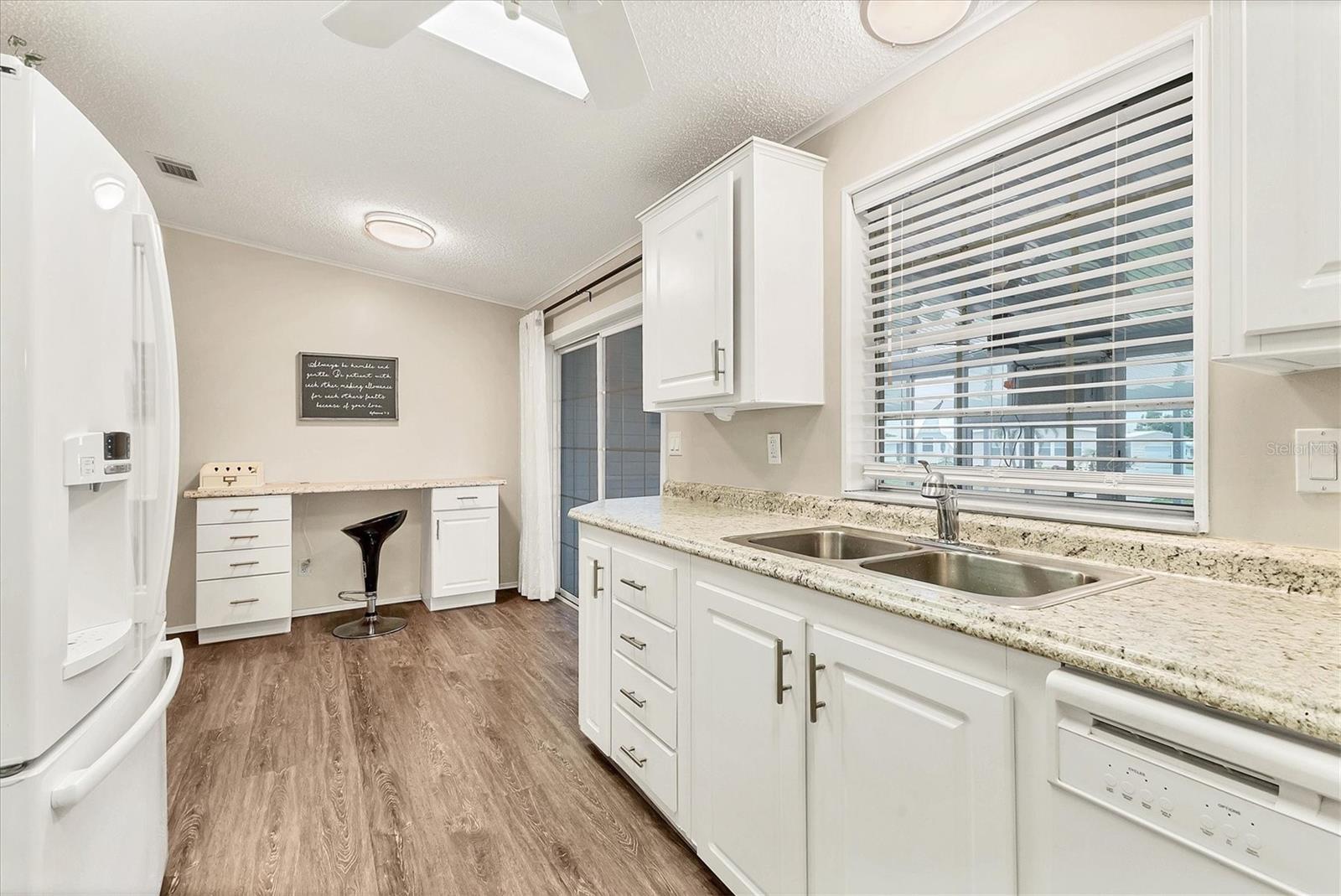 Image 9 of 47 For 1404 44th Avenue E