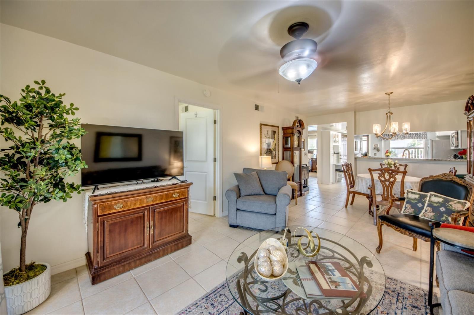 Image 11 of 18 For 15011 Arbor Lakes Drive E 102