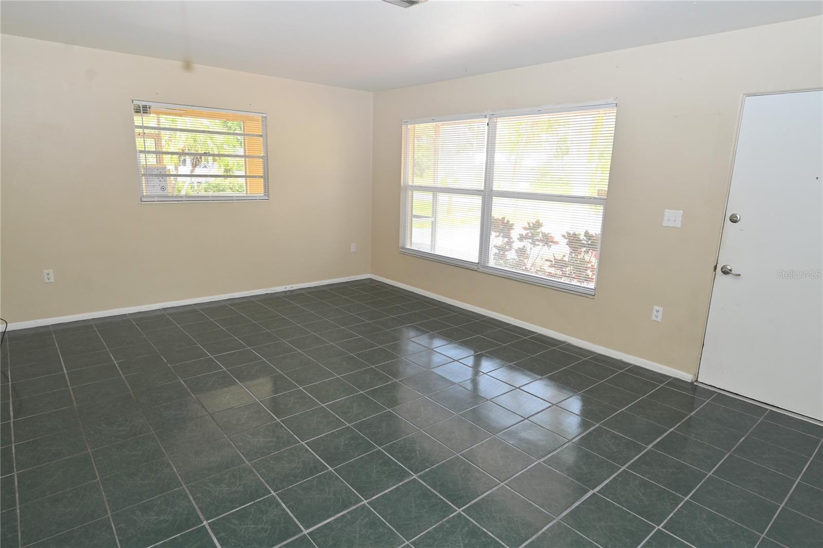Image 8 of 23 For 1509 Oak Street