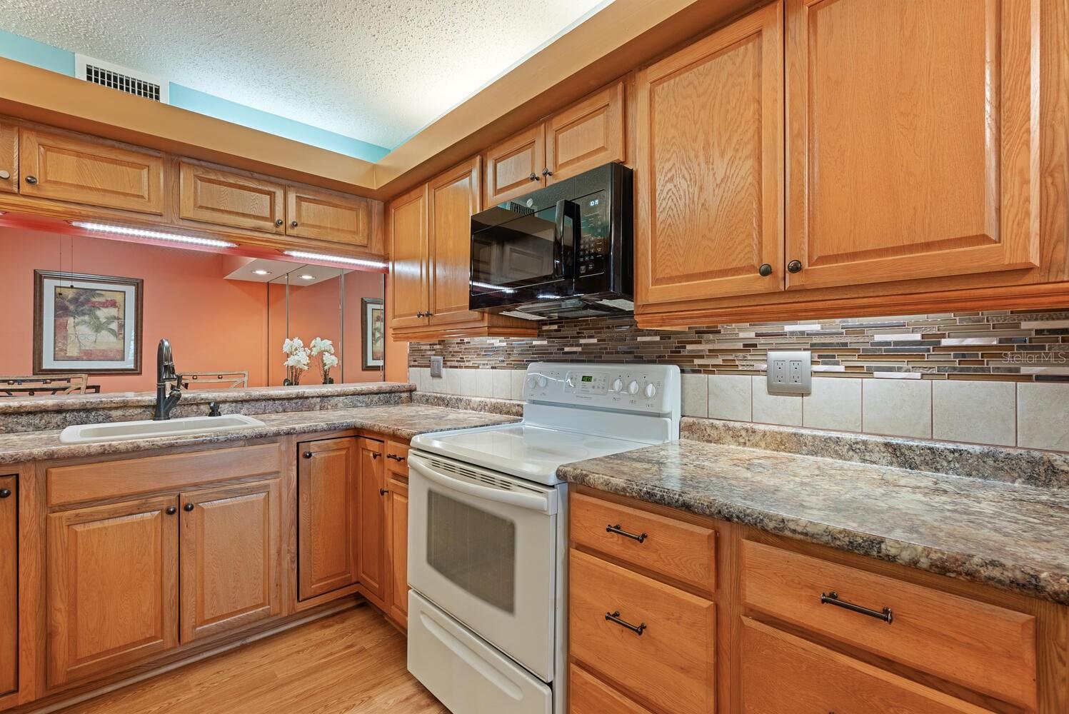 Image 13 of 38 For 5736 Ashton Lake Drive 8