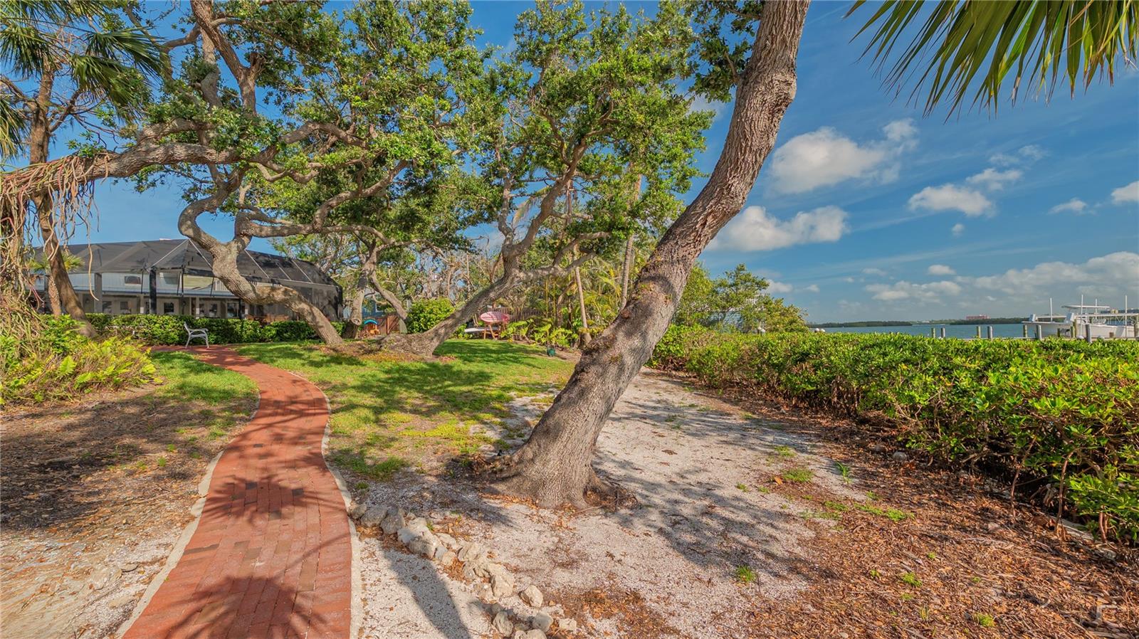 Image 54 of 71 For 1042 Casey Key Road
