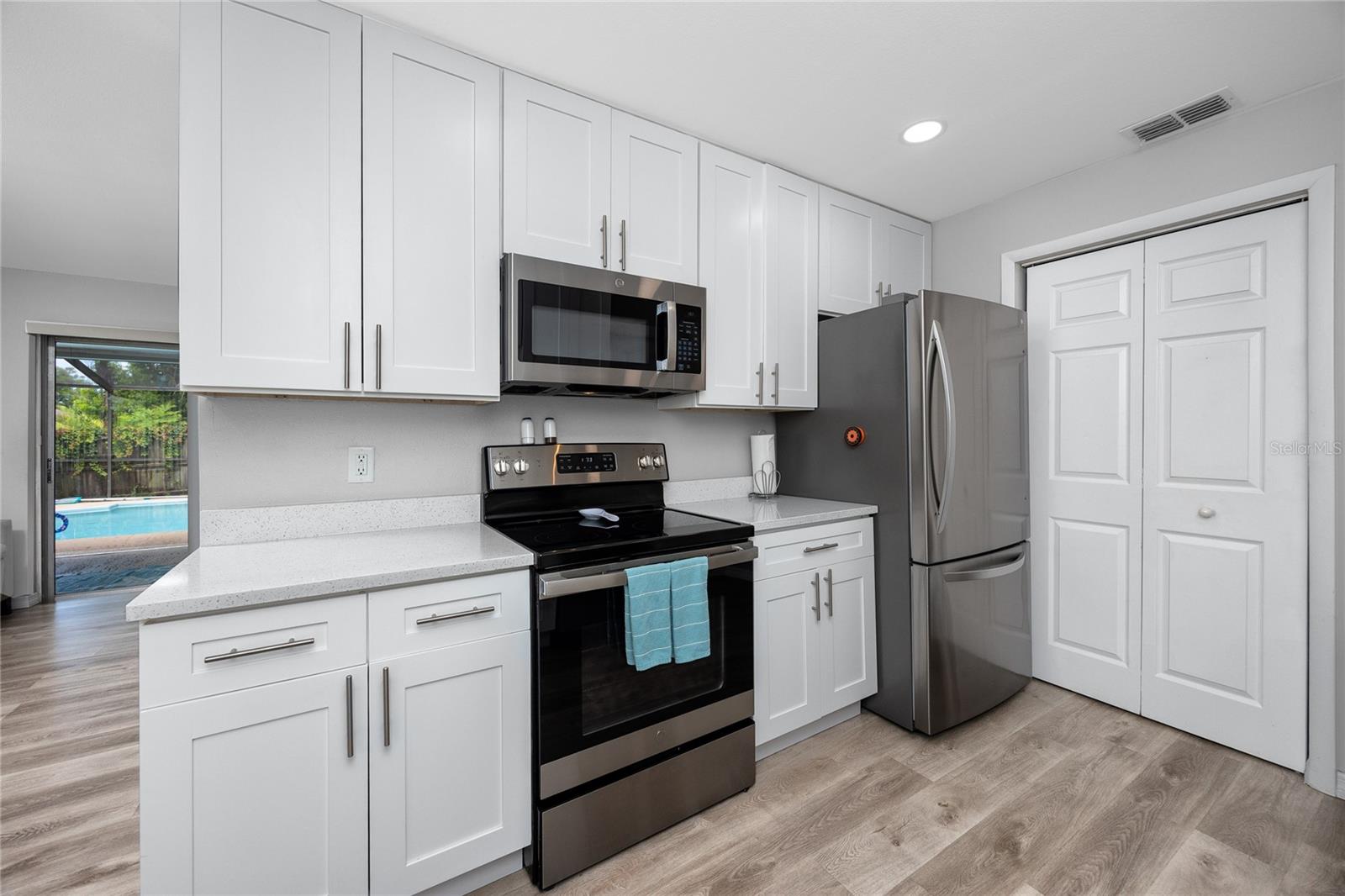 Image 12 of 34 For 2726 Knoll Street E