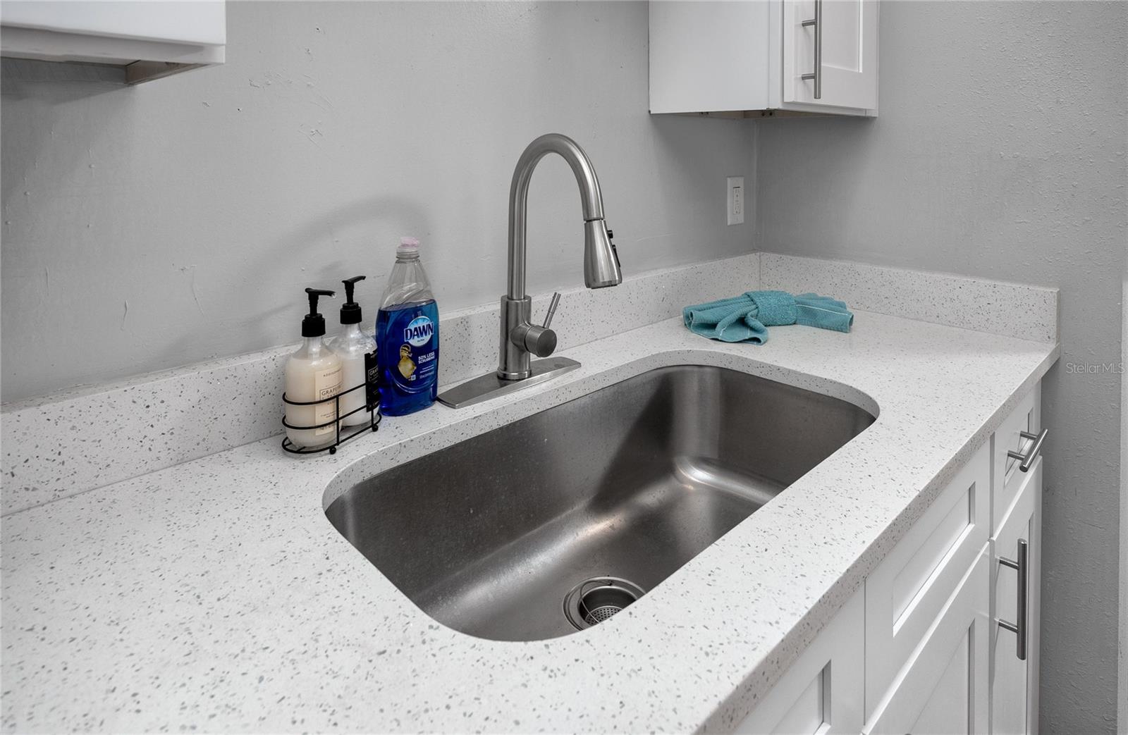Image 15 of 34 For 2726 Knoll Street E