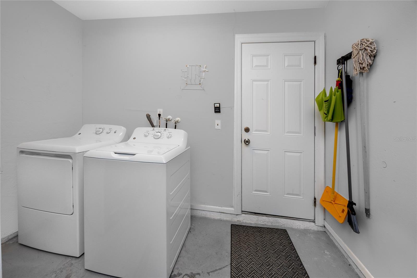 Image 33 of 34 For 2726 Knoll Street E