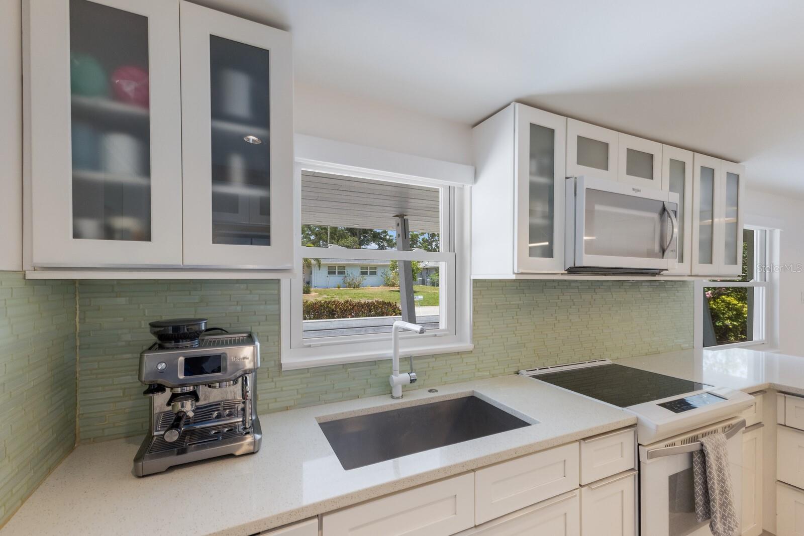 Image 15 of 40 For 2560 Sunnyside Street