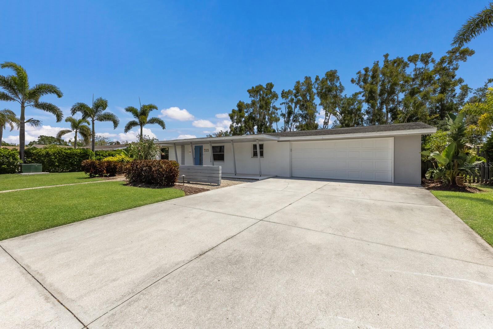 Image 2 of 40 For 2560 Sunnyside Street
