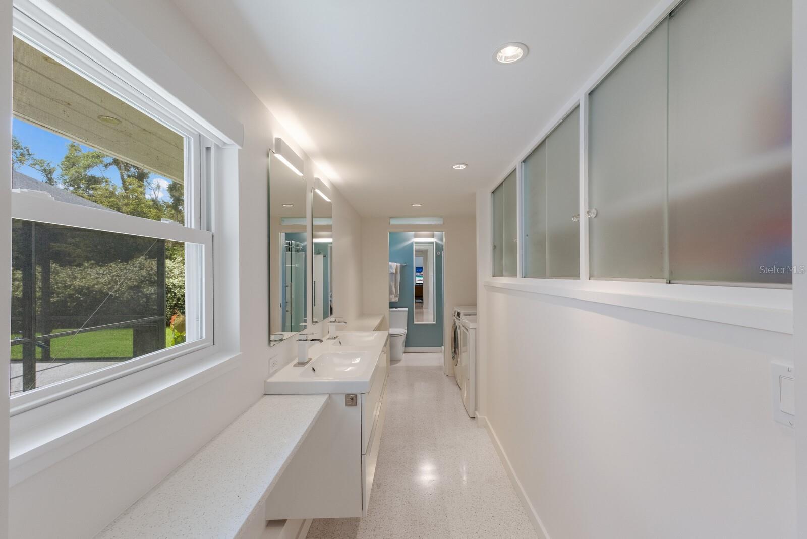 Image 20 of 40 For 2560 Sunnyside Street