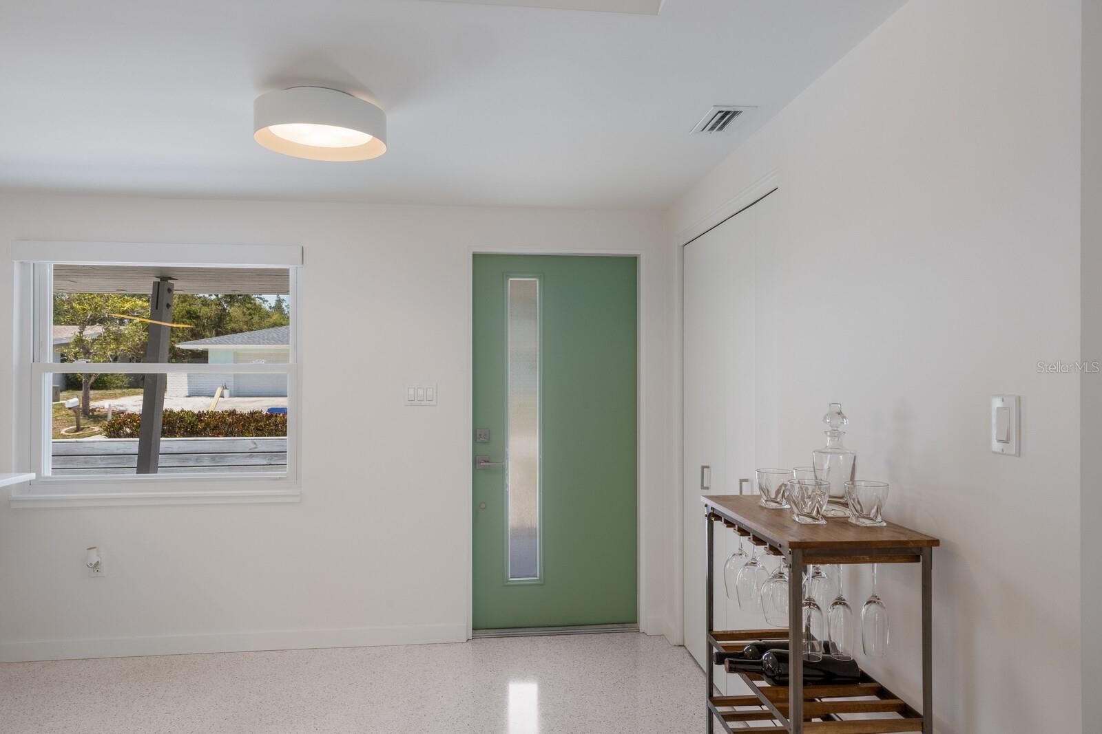 Image 4 of 40 For 2560 Sunnyside Street