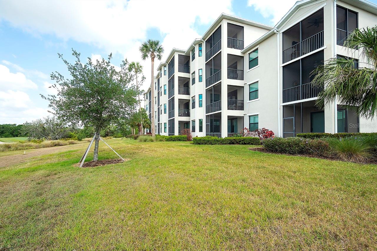 Image 24 of 67 For 17510 Gawthrop Drive 206