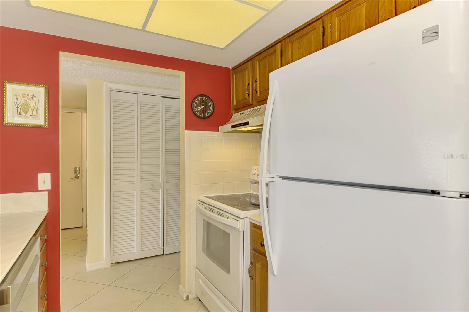 Listing photo id 14 for 1200 Cove Ii Place 832