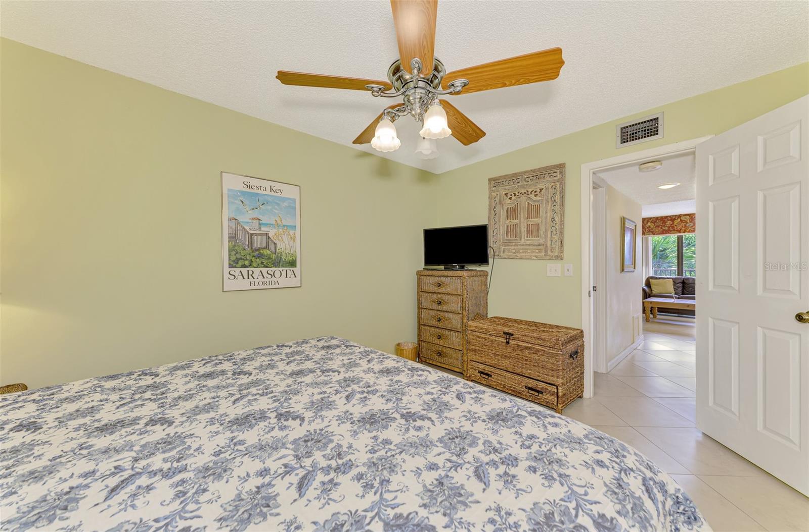 Listing photo id 18 for 1200 Cove Ii Place 832