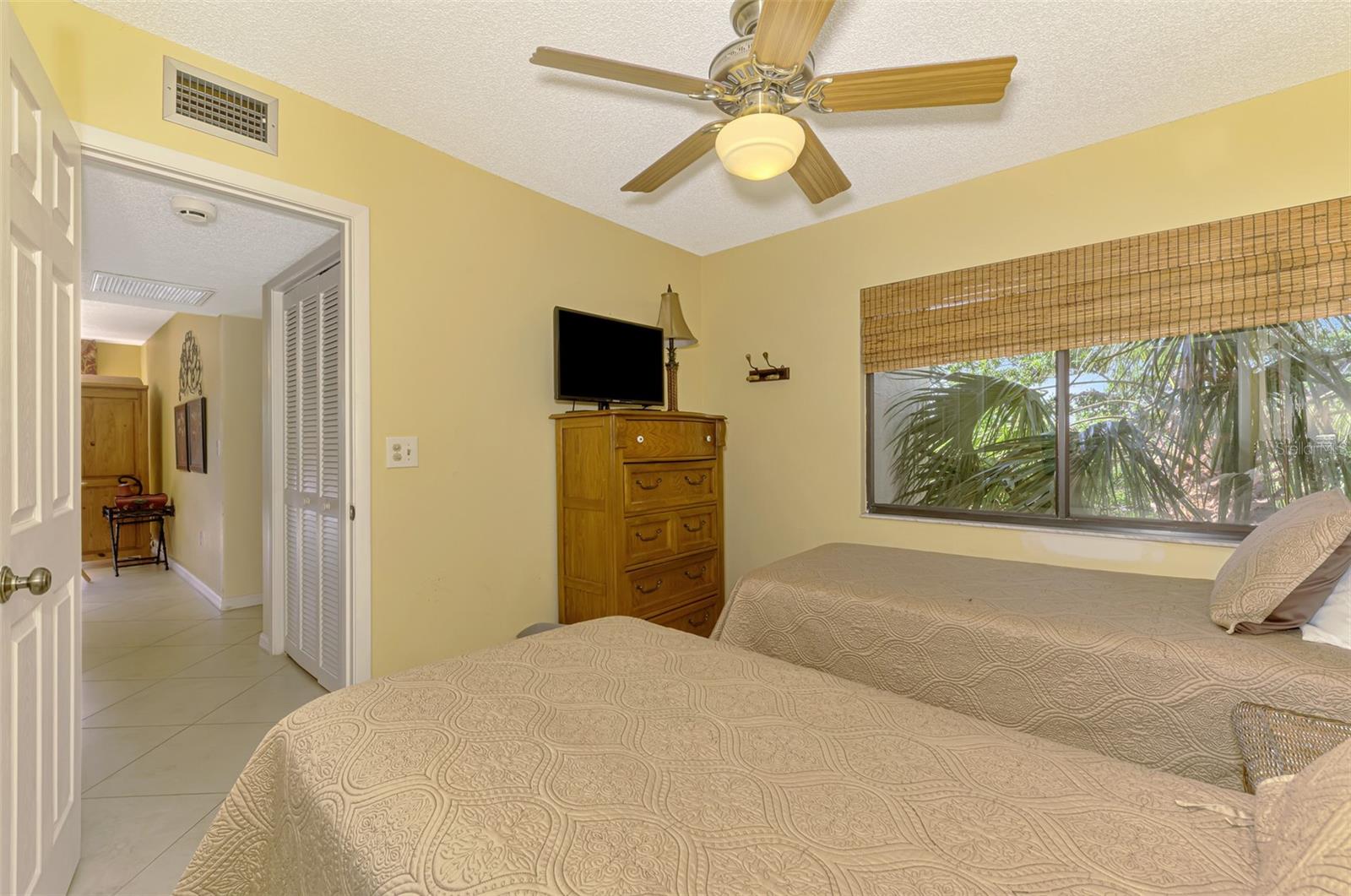Listing photo id 23 for 1200 Cove Ii Place 832