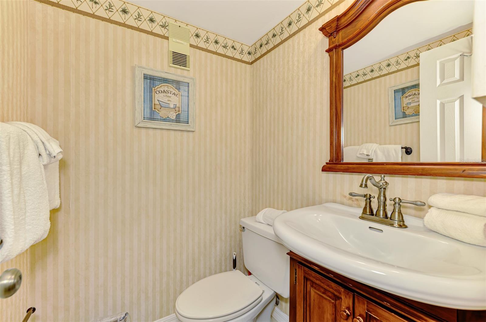 Listing photo id 24 for 1200 Cove Ii Place 832