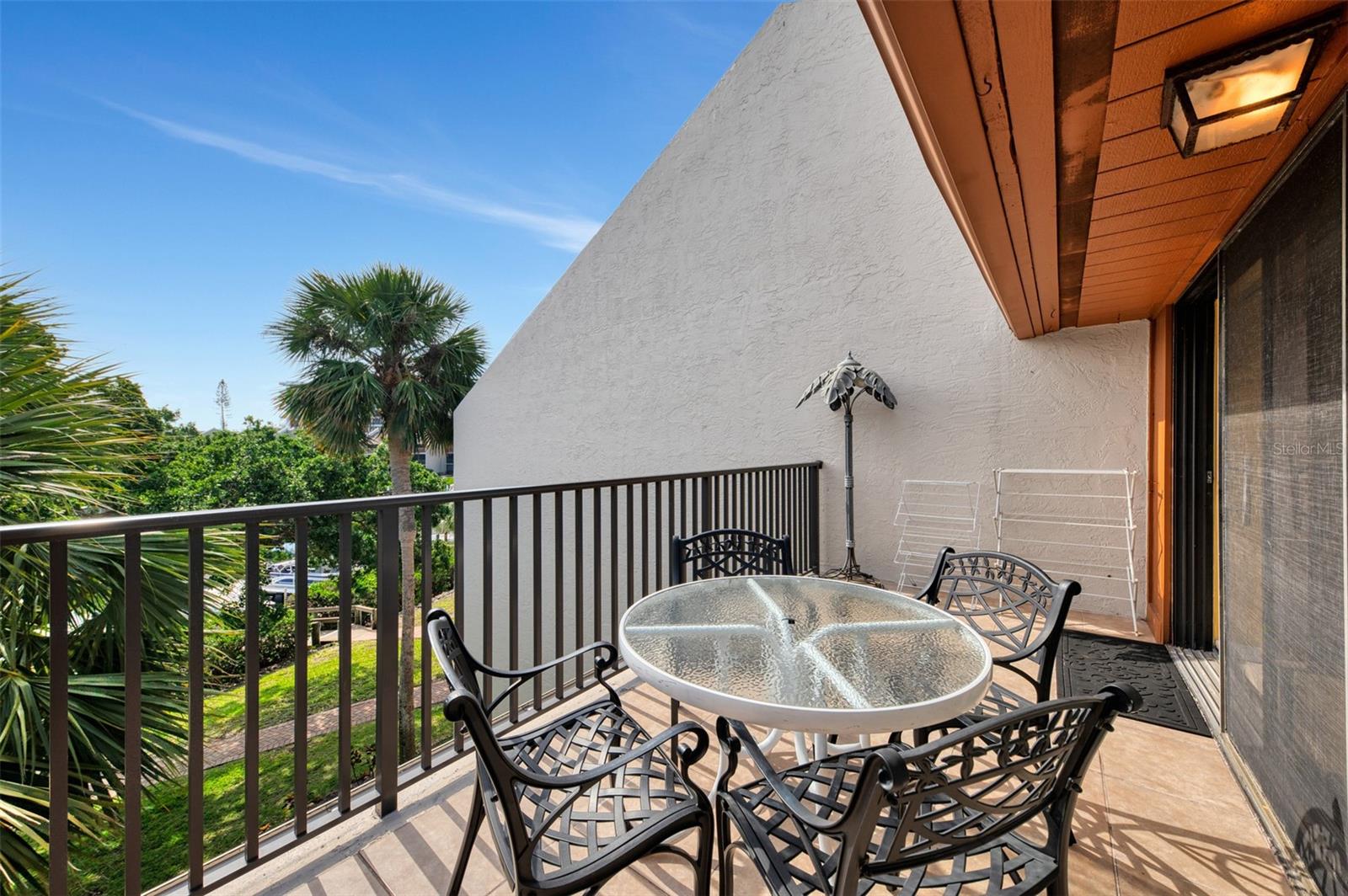 Listing photo id 27 for 1200 Cove Ii Place 832