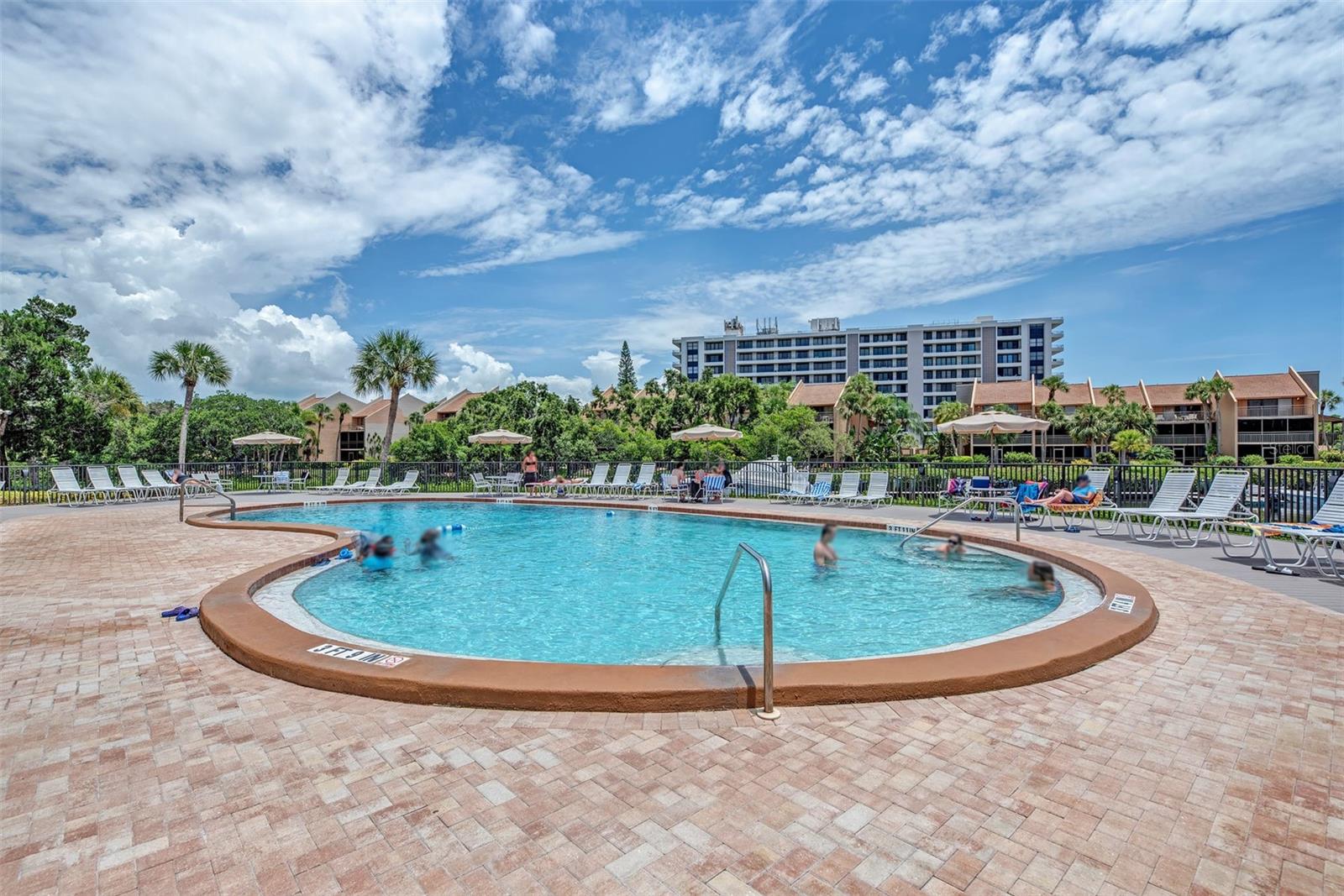 Listing photo id 32 for 1200 Cove Ii Place 832