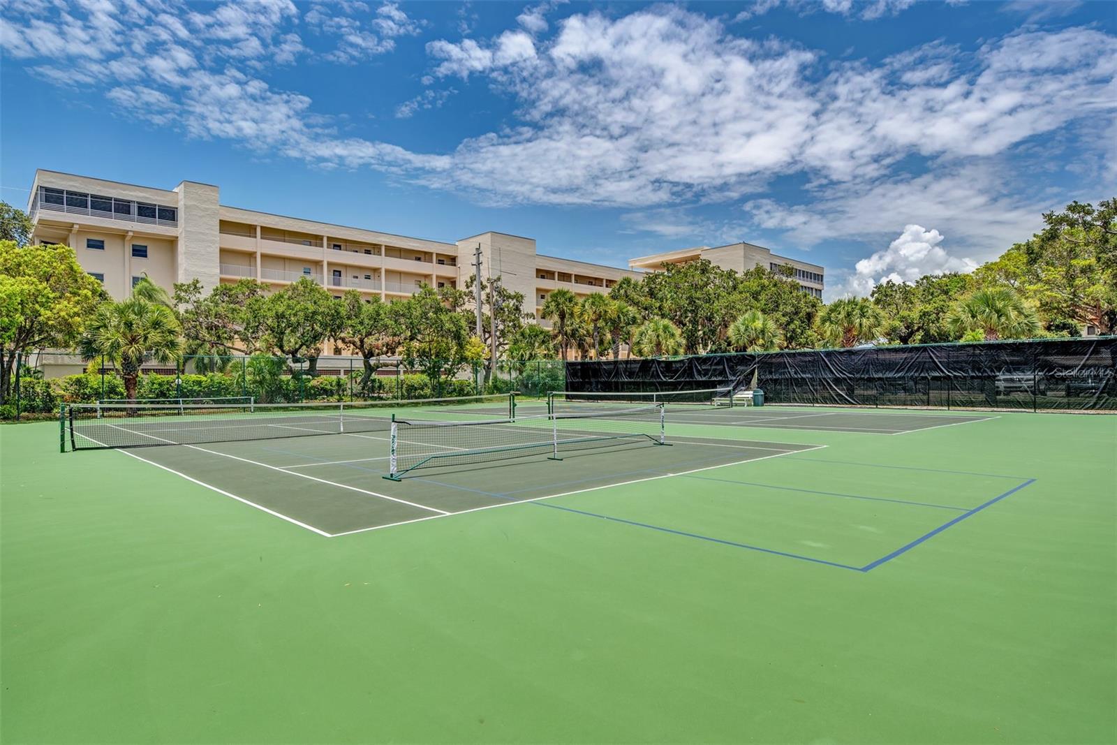 Listing photo id 34 for 1200 Cove Ii Place 832