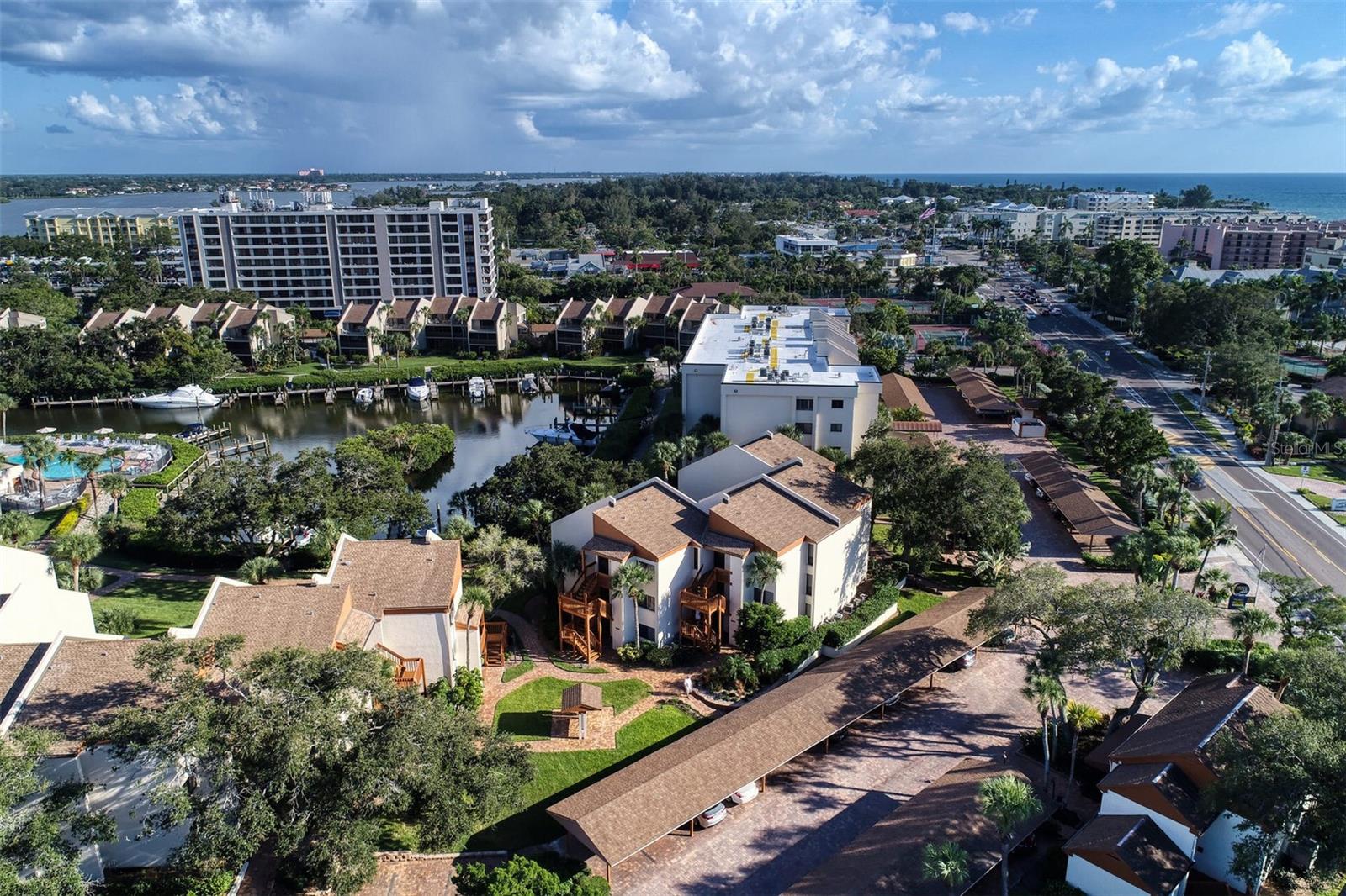 Listing photo id 2 for 1200 Cove Ii Place 832