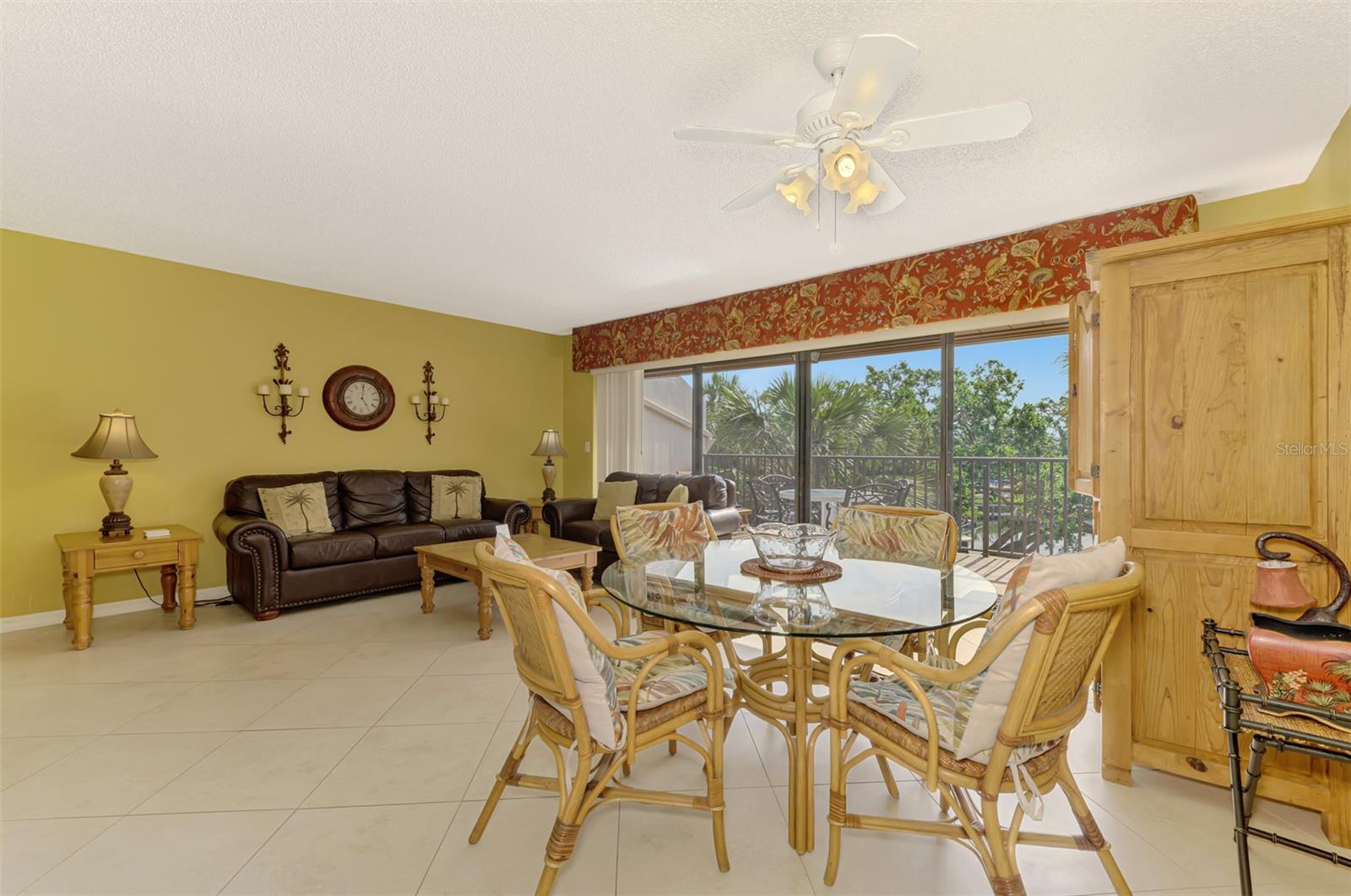 Listing photo id 5 for 1200 Cove Ii Place 832