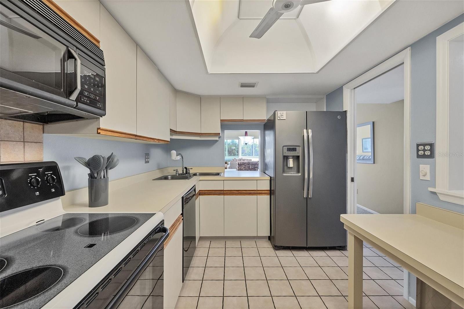 Image 14 of 47 For 2100 Benjamin Franklin Drive 201