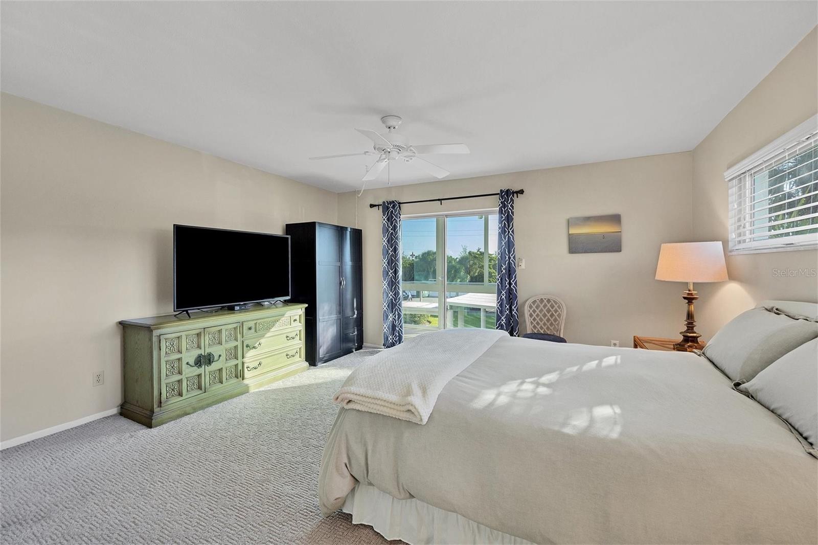 Image 19 of 47 For 2100 Benjamin Franklin Drive 201