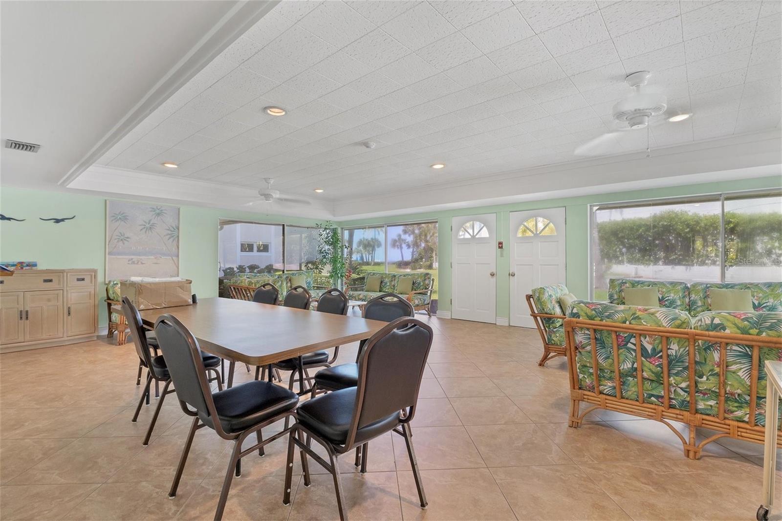 Image 33 of 47 For 2100 Benjamin Franklin Drive 201