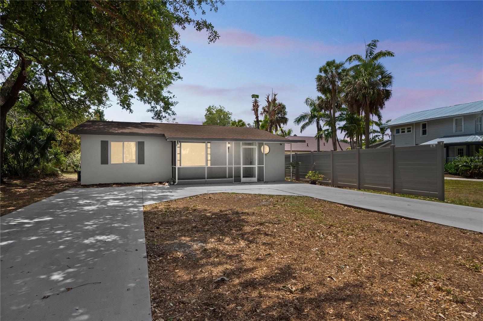 Image 2 of 38 For 1722 Linhart Avenue
