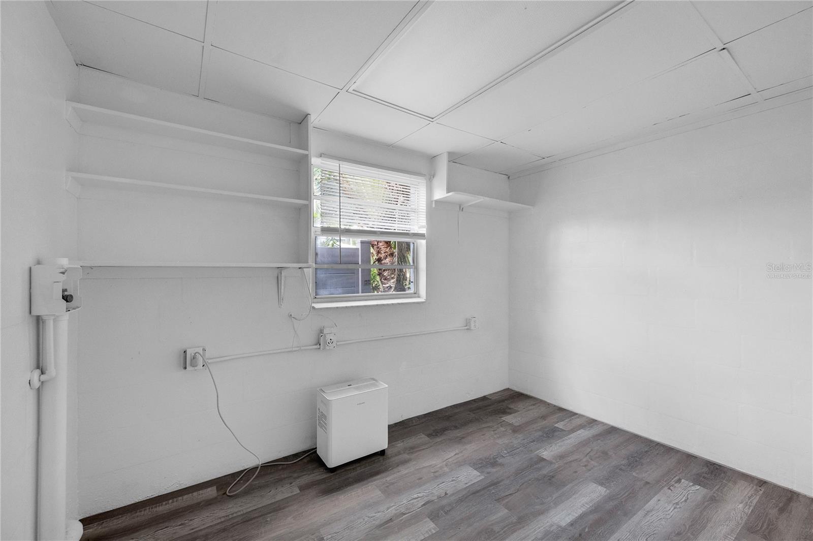 Image 33 of 38 For 1722 Linhart Avenue