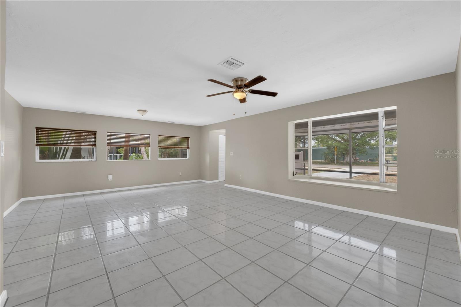 Image 8 of 38 For 1722 Linhart Avenue