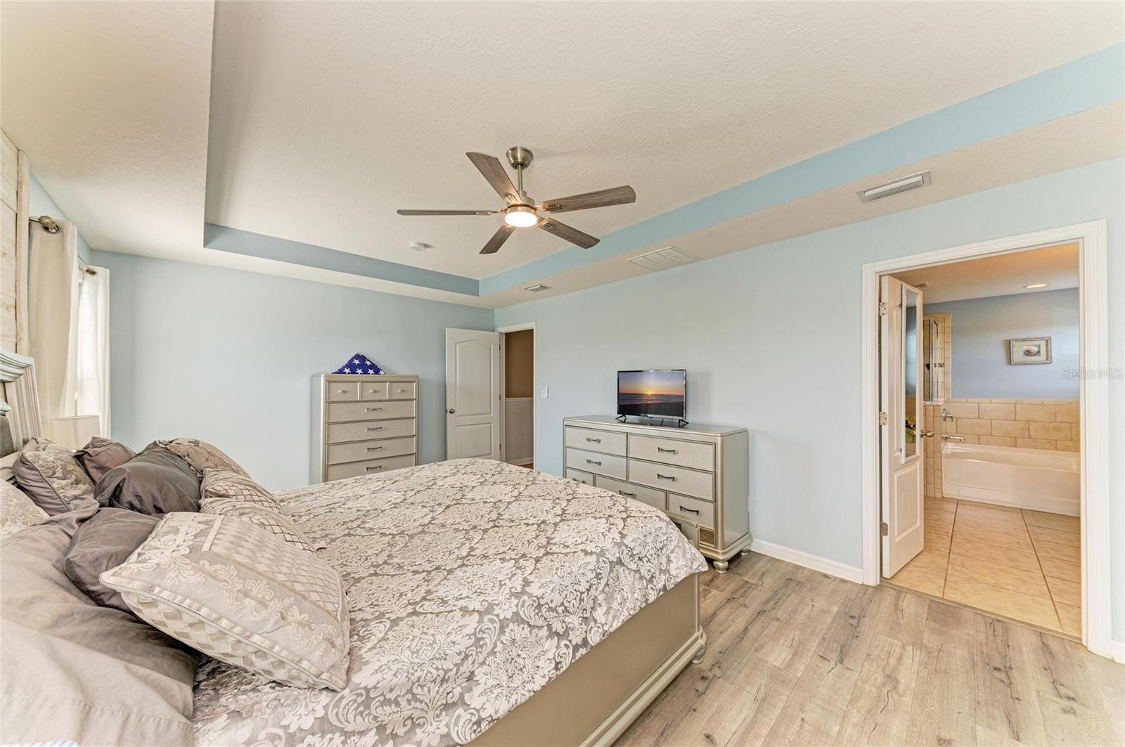 Image 14 of 36 For 6125 35th Court E