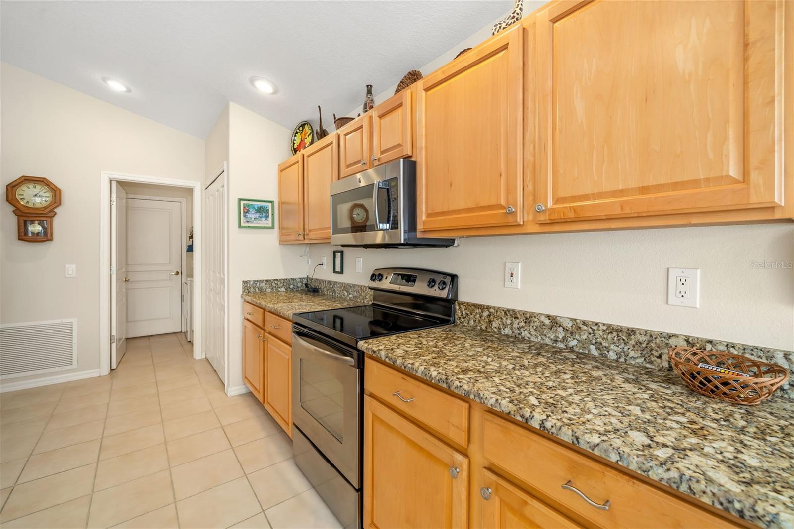 Image 8 of 71 For 128 Braemar Avenue