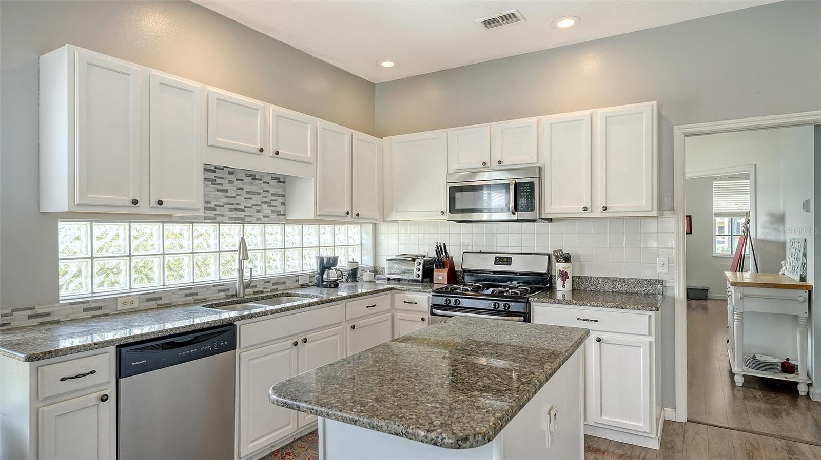 Image 16 of 50 For 12339 Hollybush Terrace