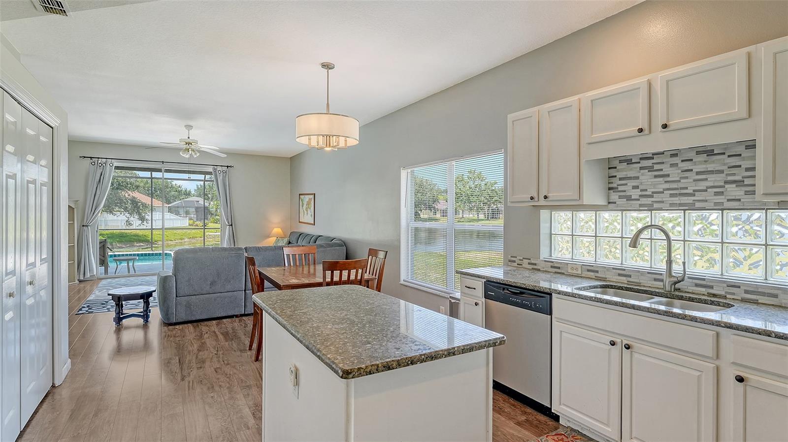 Image 18 of 50 For 12339 Hollybush Terrace