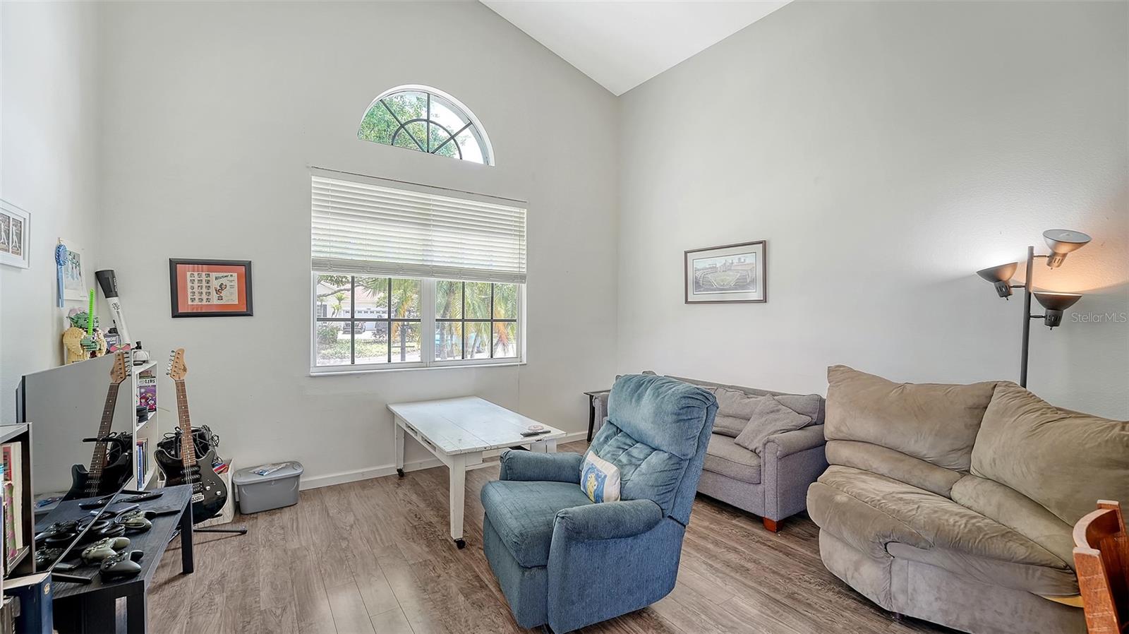Image 20 of 50 For 12339 Hollybush Terrace