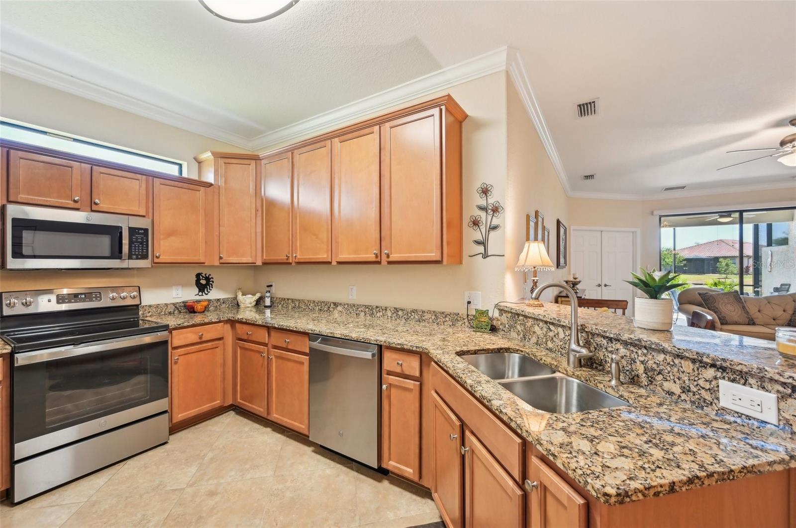 Image 17 of 62 For 12640 Felice Drive