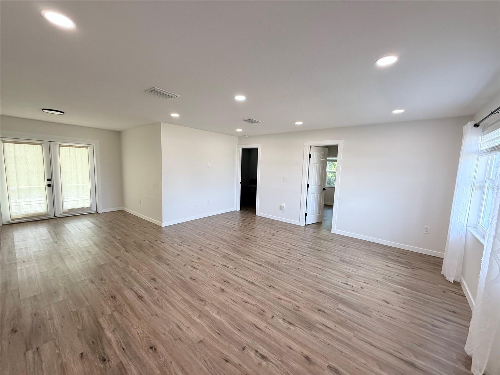 Image 4 of 16 For 1109 Harbor Boulevard