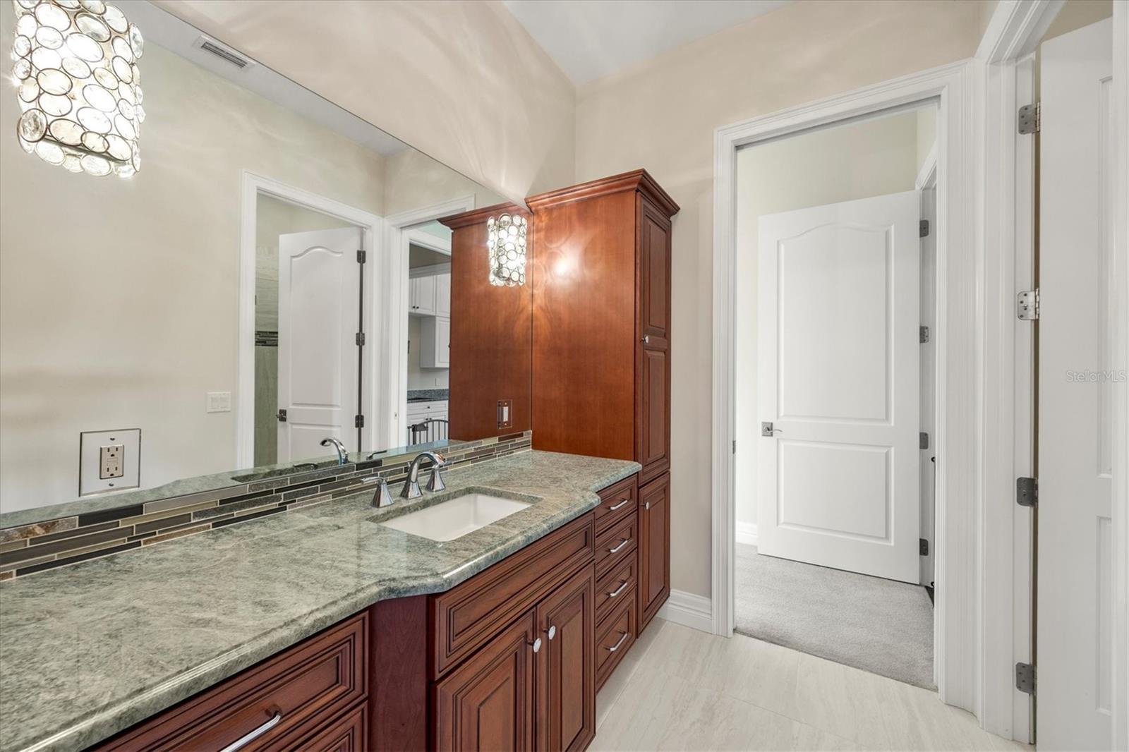 Image 31 of 44 For 20706 79th Avenue E