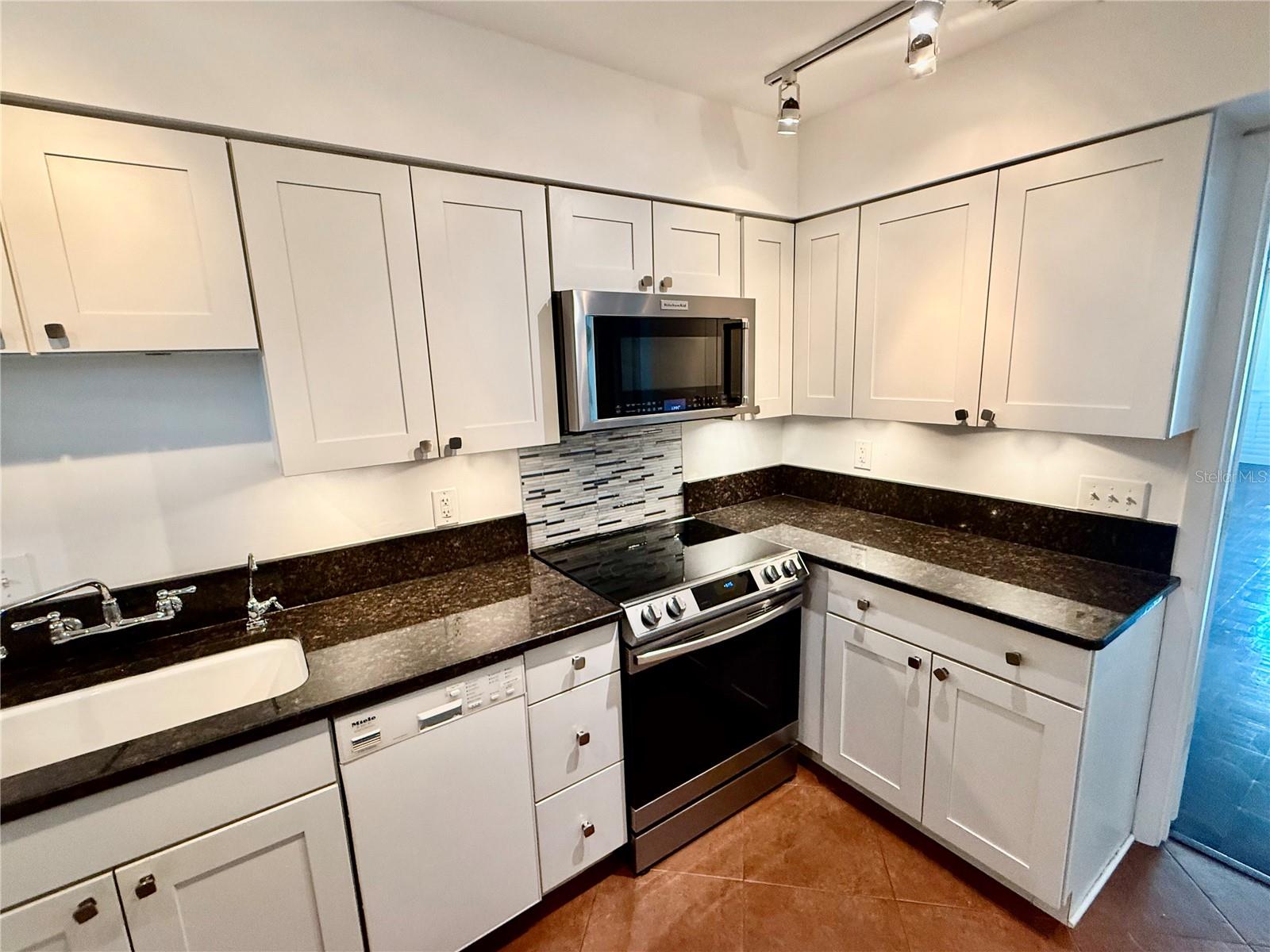 Image 10 of 41 For 301 Gulfstream Avenue 102