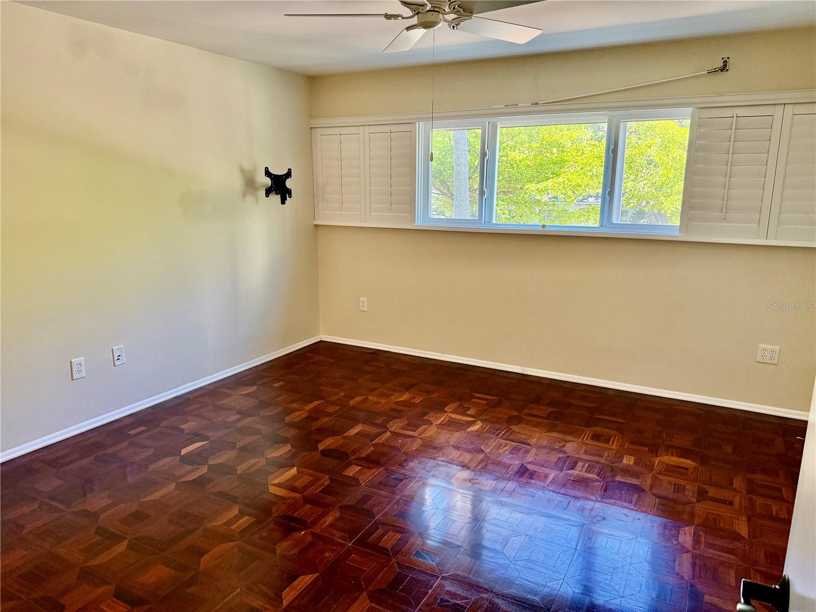 Image 12 of 41 For 301 Gulfstream Avenue 102