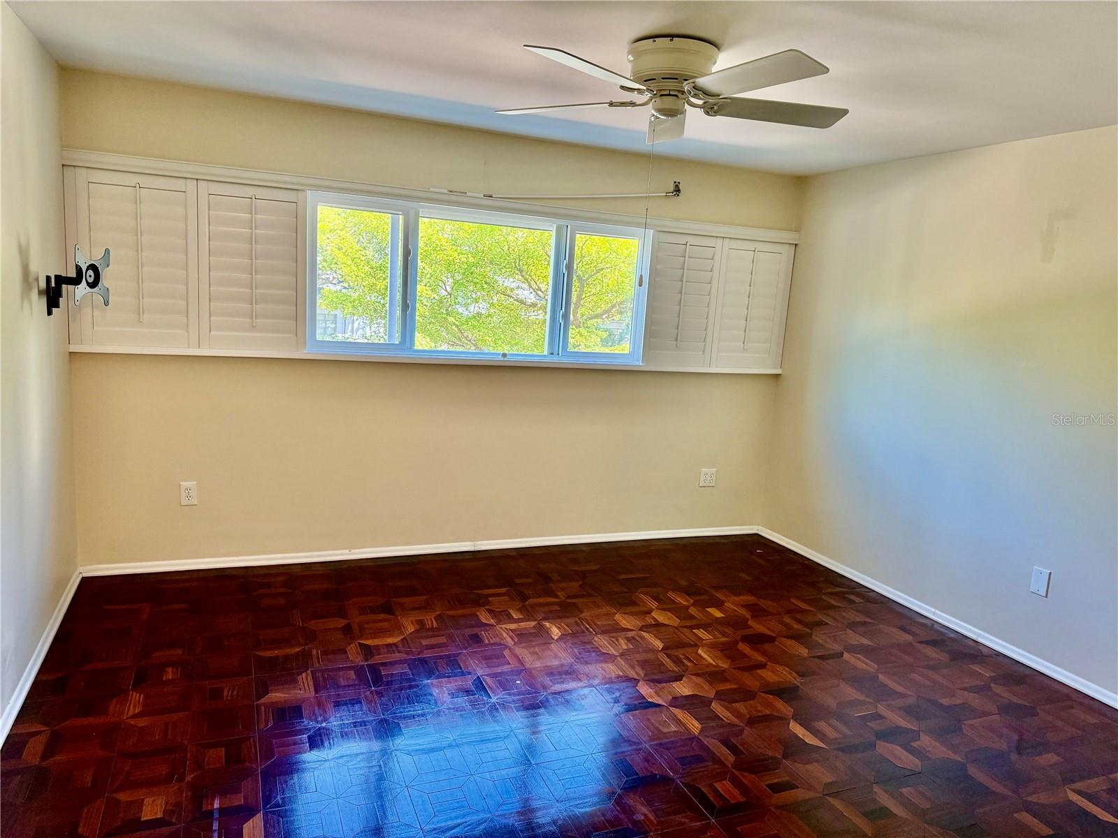 Image 13 of 41 For 301 Gulfstream Avenue 102