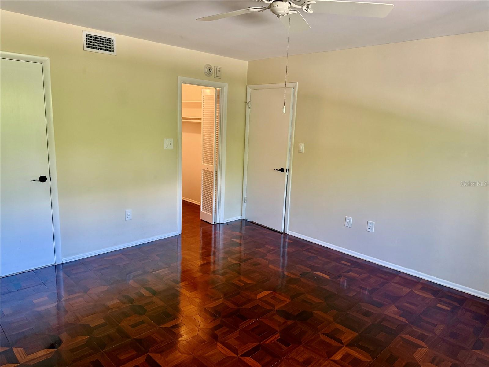 Image 14 of 41 For 301 Gulfstream Avenue 102