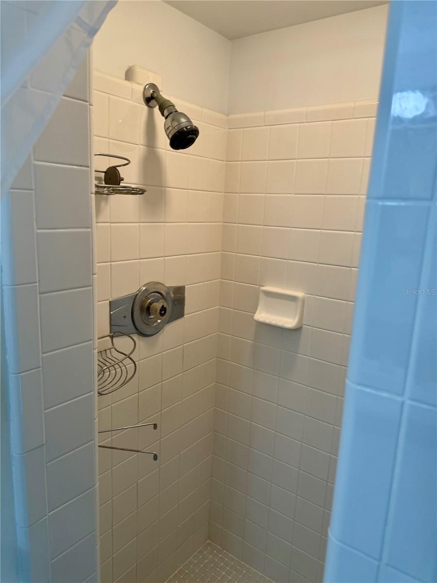 Image 18 of 41 For 301 Gulfstream Avenue 102